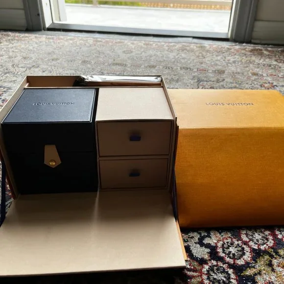 LOUIS VUITTON Tambour Horizon Smart Watch